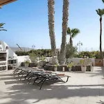 Puerto Chico T 아파트